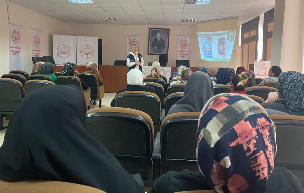 Mersin’de “En İyi Narkotik Polisi Anne” projesi eğitimleri sürüyor