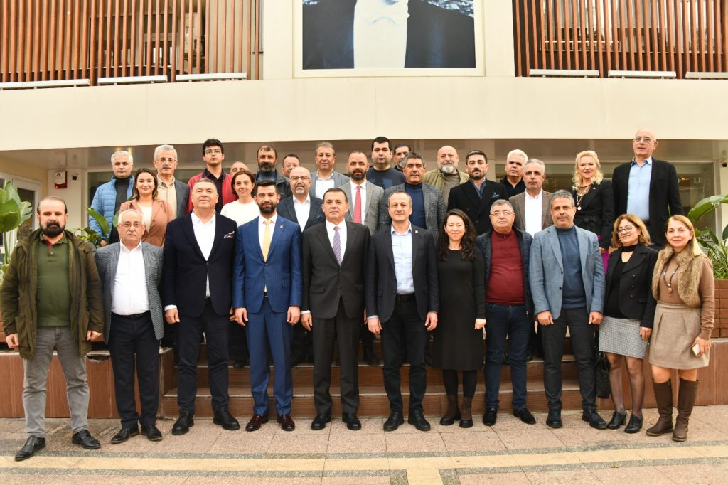 Başkan Özyiğit, CHP il ve ilçe yönetimlerini ziyaret etti