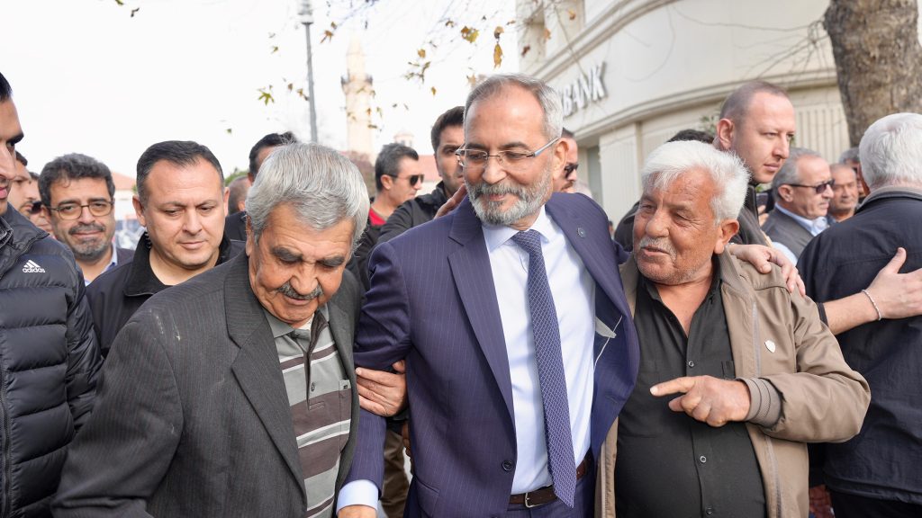 TARSUS’TA ESNAFTAN MUHARREM İNCE VE HALUK BOZDOĞAN’A YOĞUN İLGİ