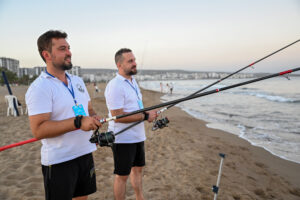 AKDENİZ’İN MAVİSİNDE SURFCASTING HEYECANI